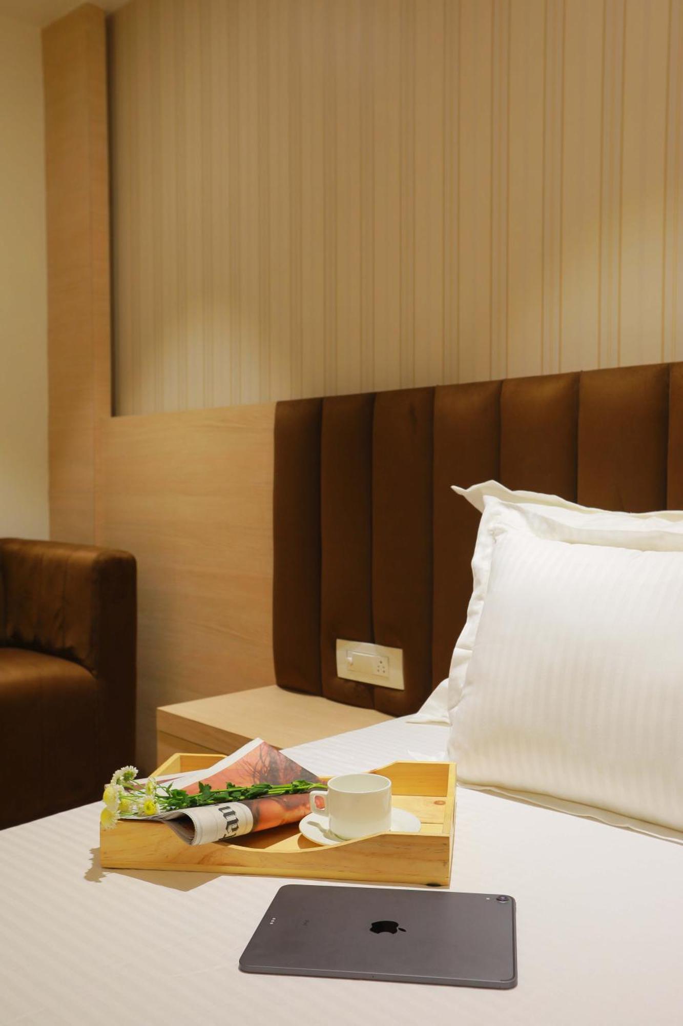 Hotel 16 Delhi  Bagian luar foto