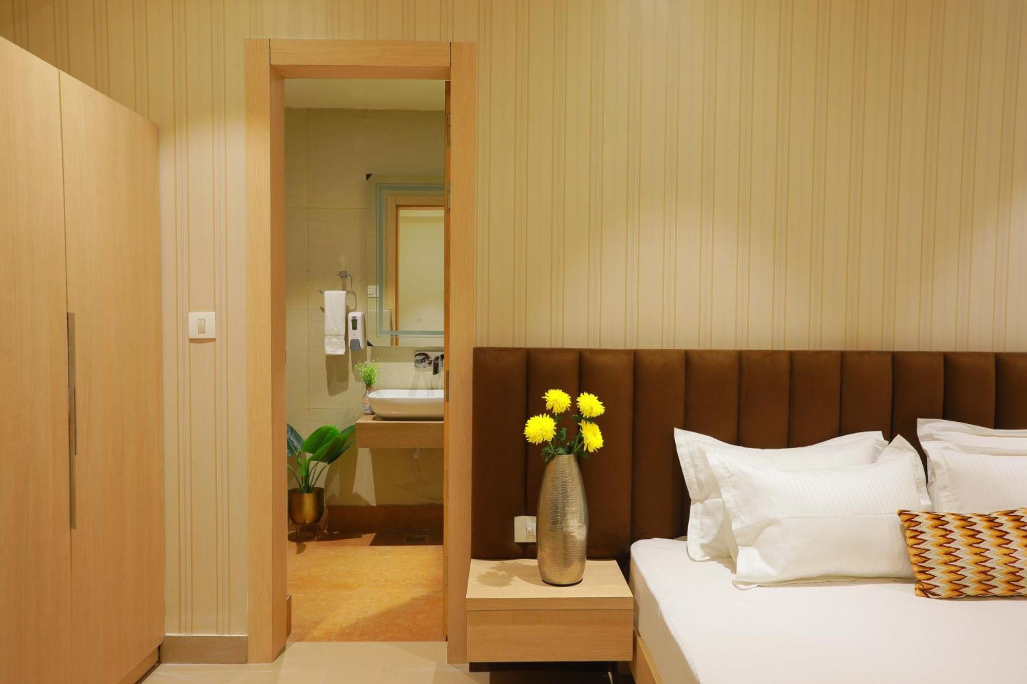 Hotel 16 Delhi  Bagian luar foto